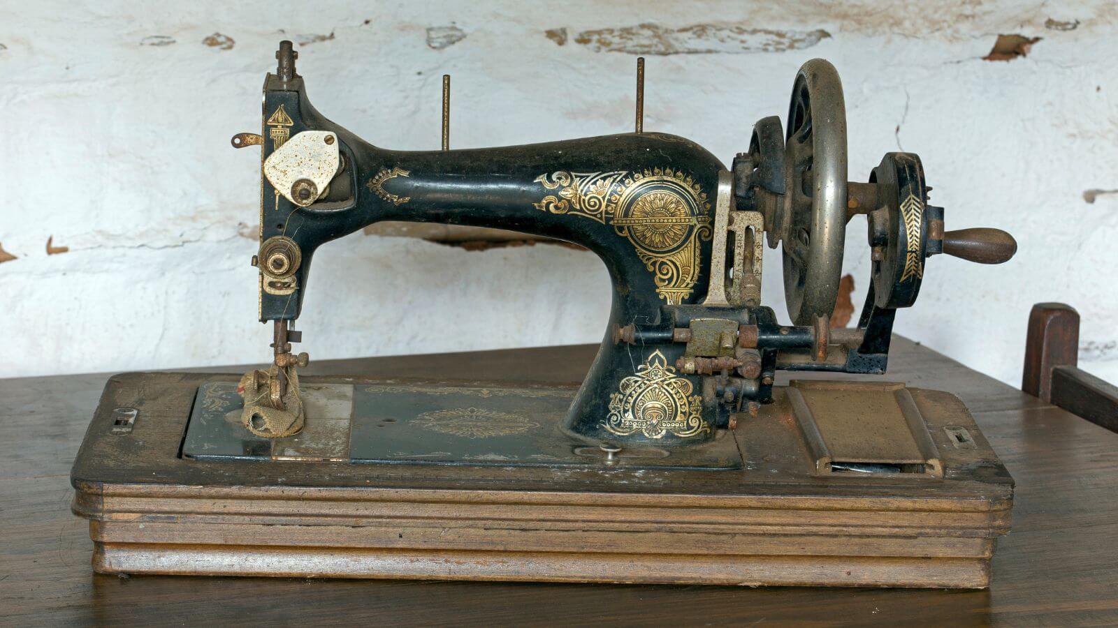 Creative Thinking Sewing Machine